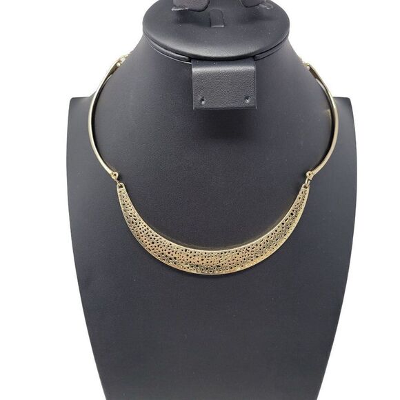 Modern Gold Tone Hammered Perforated Filigree Metal Choker Collar Jewelry Gift - Picture 1 of 6